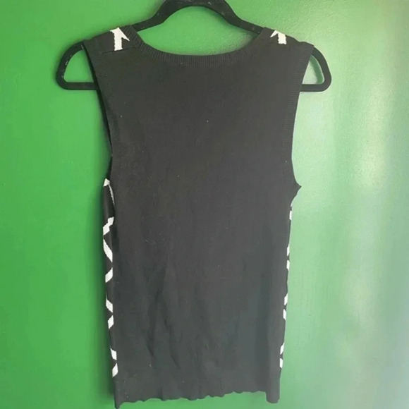 The‎ Limited Size Medium Sweater Tank Lightweight EUC! - Picture 4 of 4